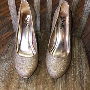 Gold sparkly pumps